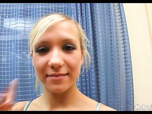 Sex Tube Oiled Up Babe Masturbates